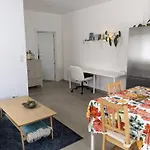 Διαμέρισμα Garden House In