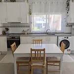 Garden House In Διαμέρισμα