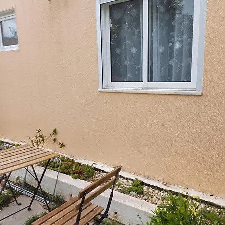 Apartment Garden House In Cascais