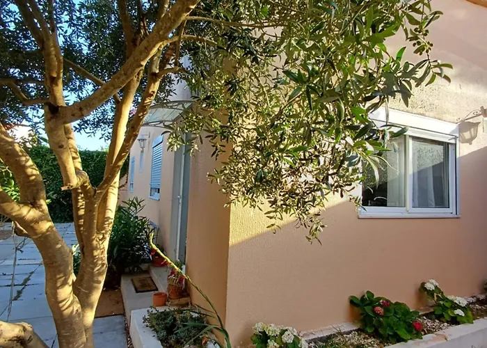 Garden House In Διαμέρισμα